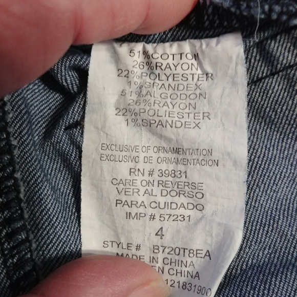 Democracy Bermuda length shorts - Picture 6 of 6